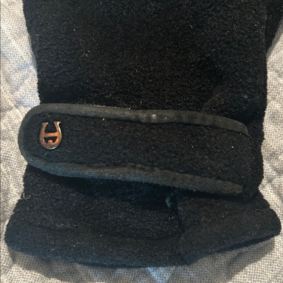 Women’s Black Gloves - Picture 4 of 6